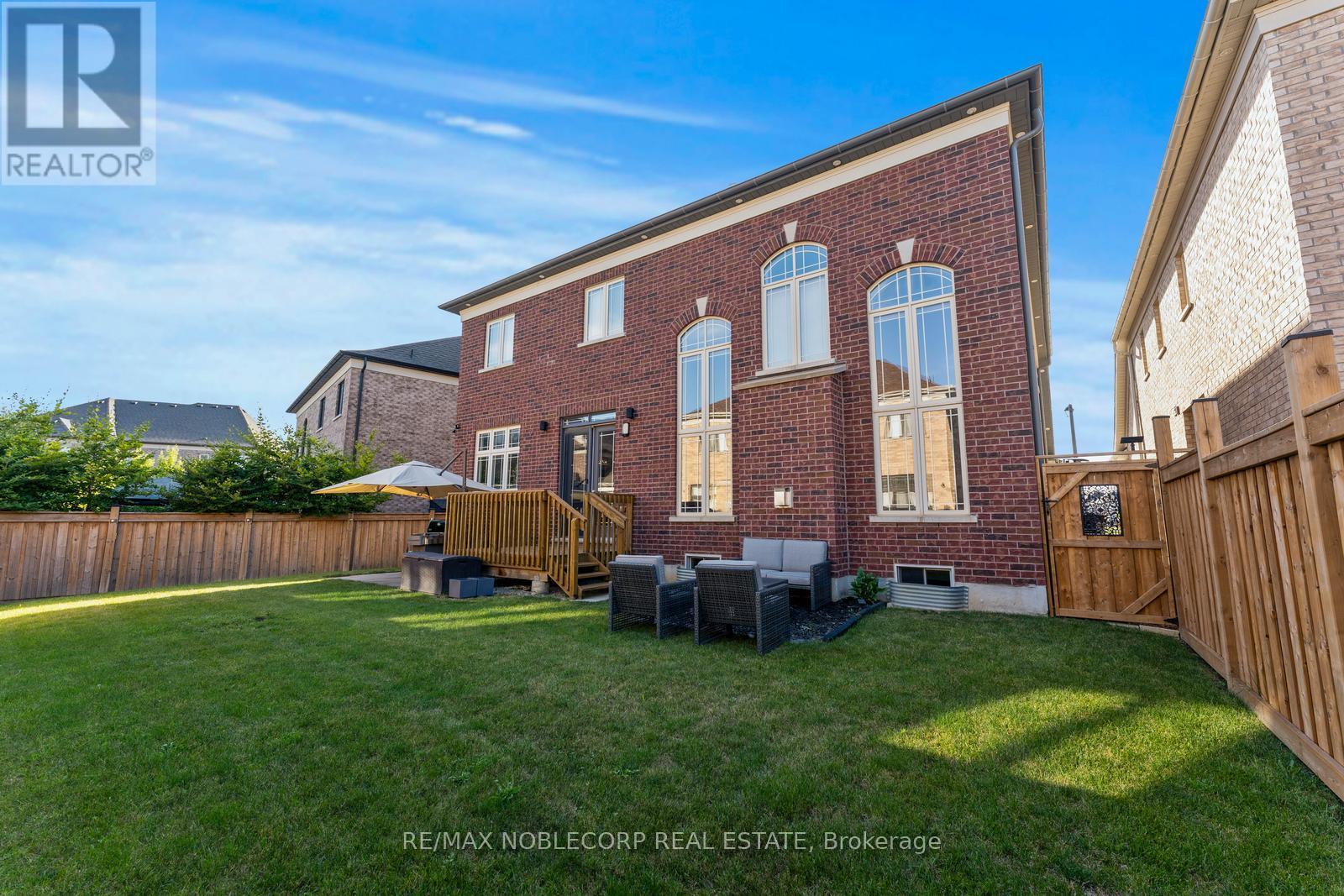 91 WOODGATE PINES DRIVE - 32