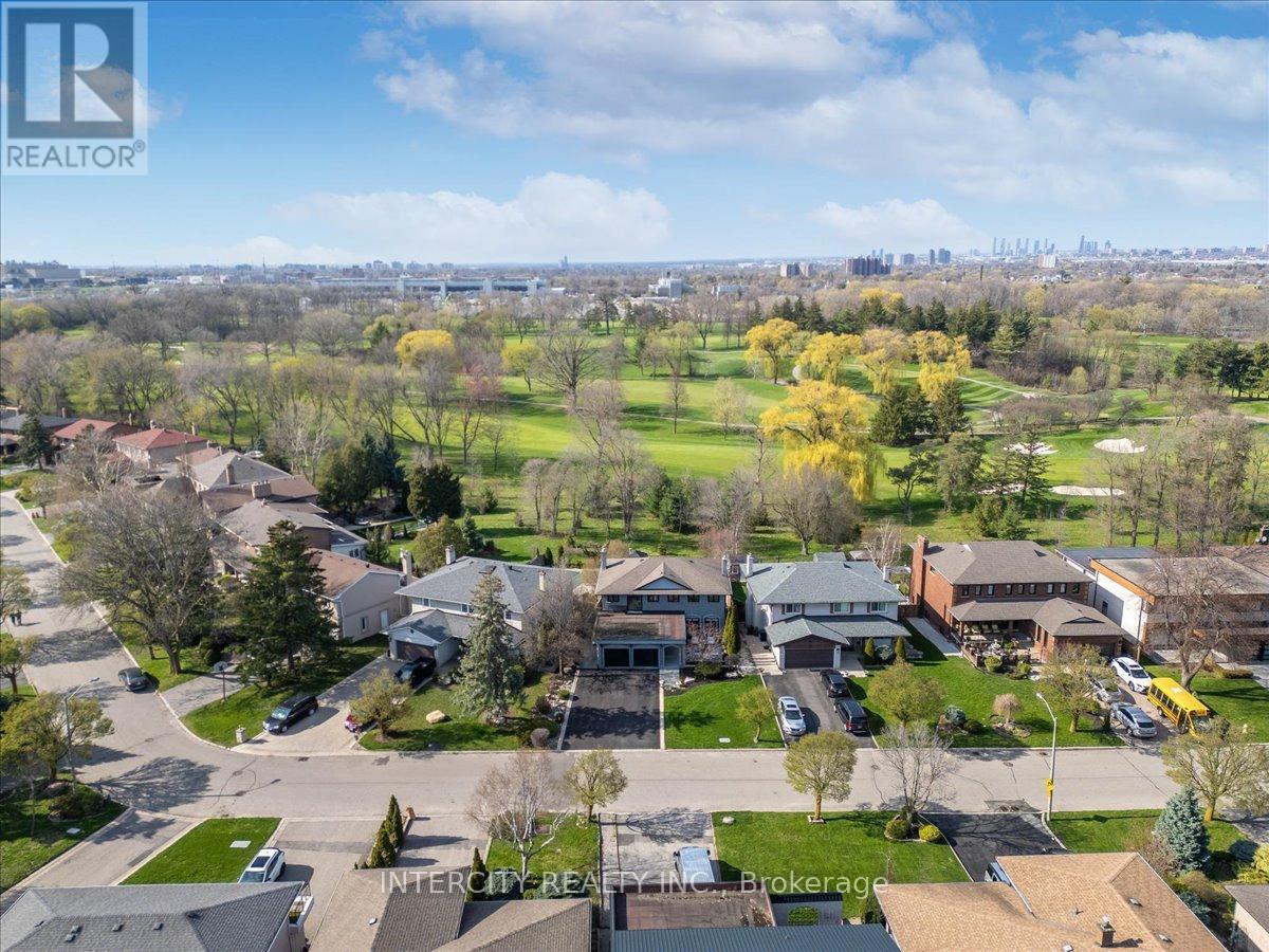 61 GOLFWOOD HEIGHTS - 2