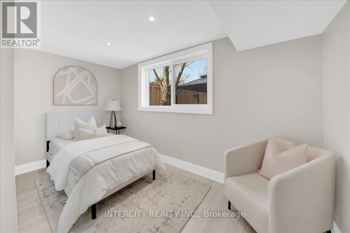 61 GOLFWOOD HEIGHTS - 40