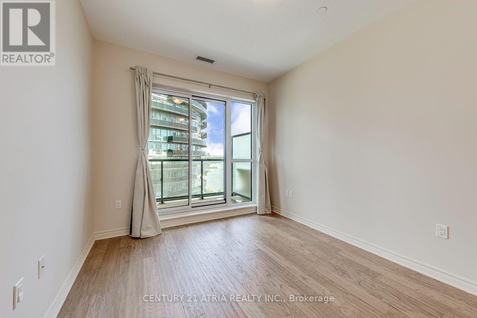 #1512 39 ANNIE CRAIG DRIVE - 11
