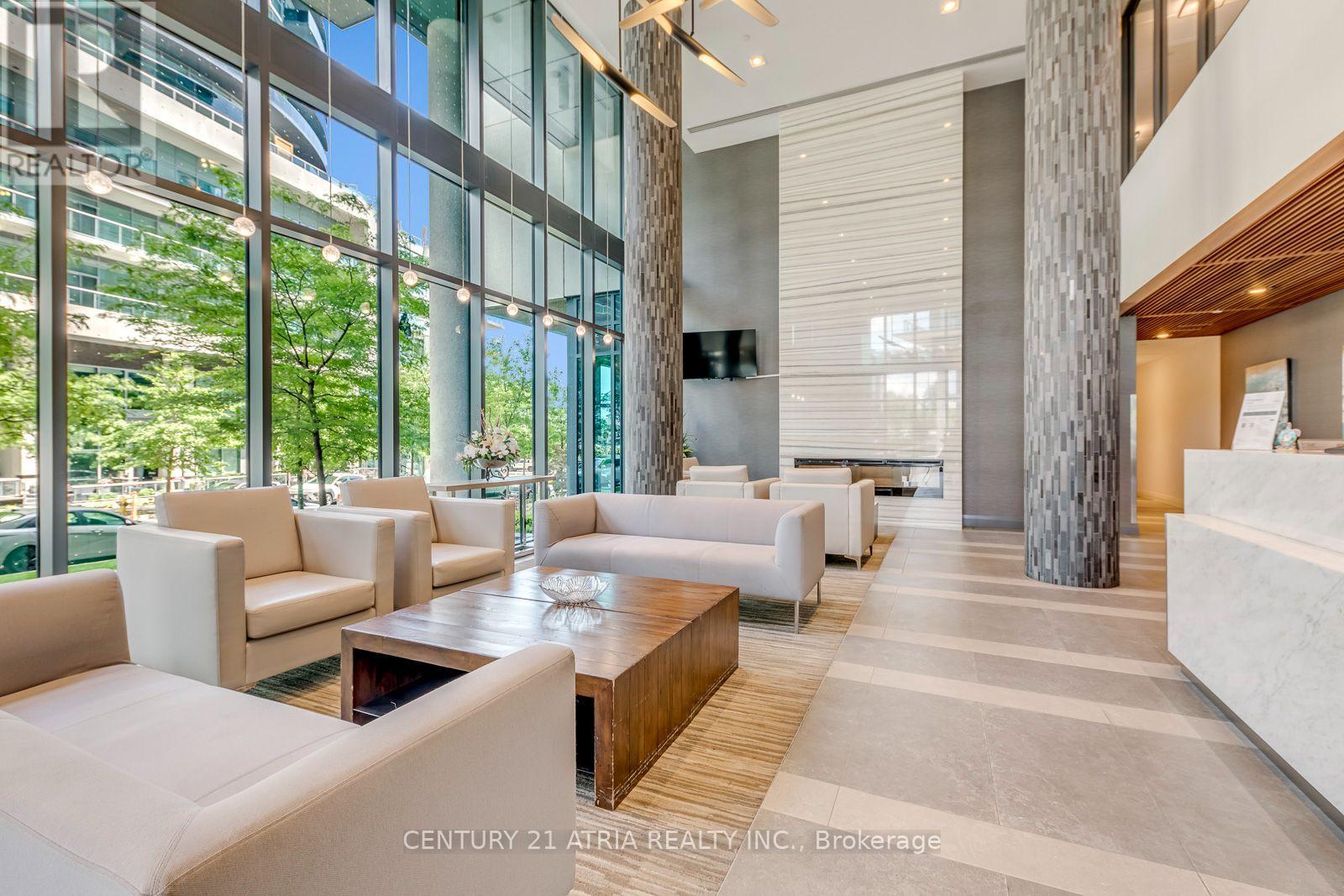 #1512 39 ANNIE CRAIG DRIVE - 24