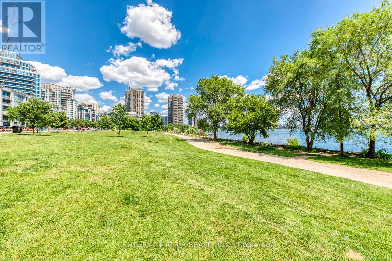 #1512 39 ANNIE CRAIG DRIVE - 27