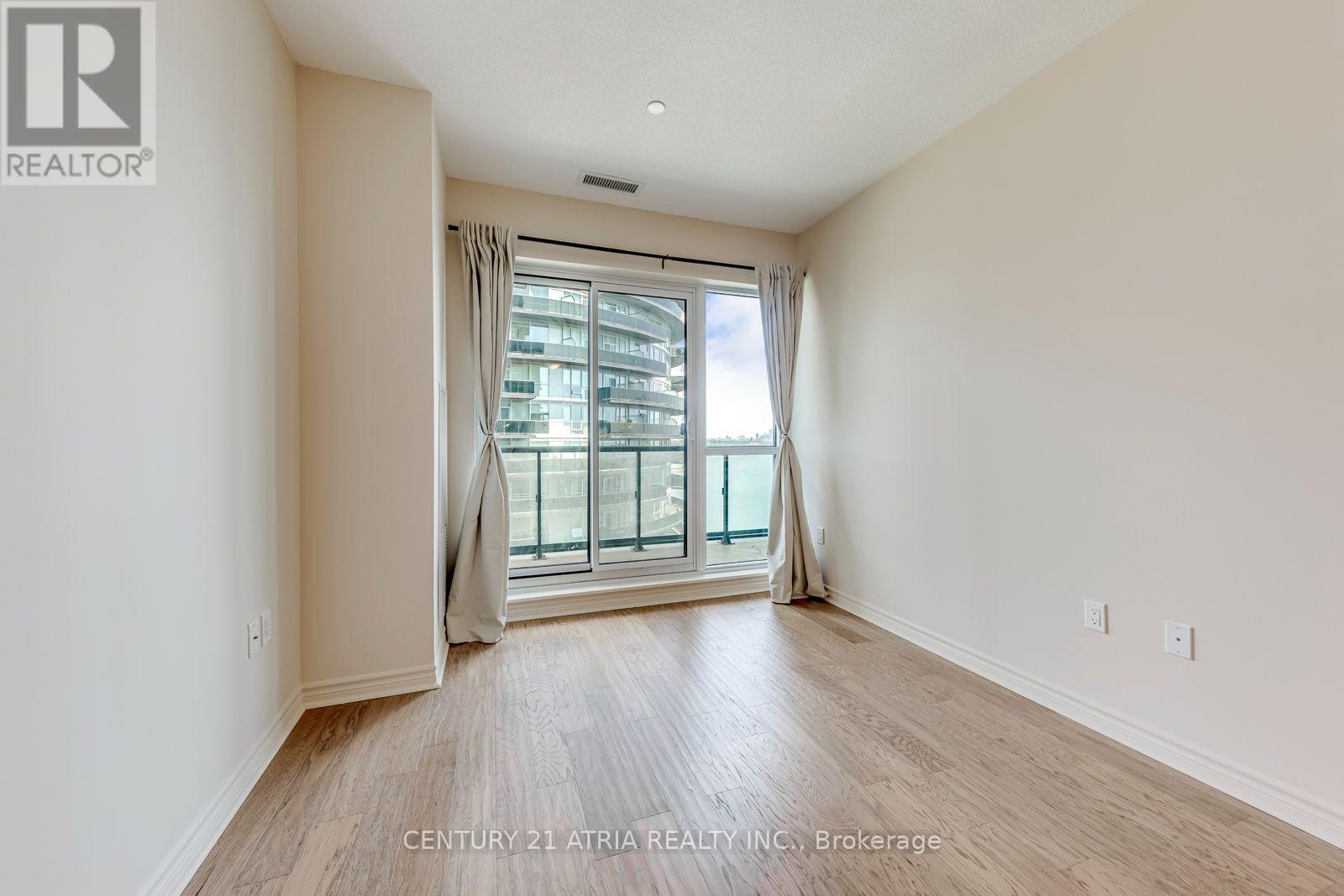 #1512 39 ANNIE CRAIG DRIVE - 4