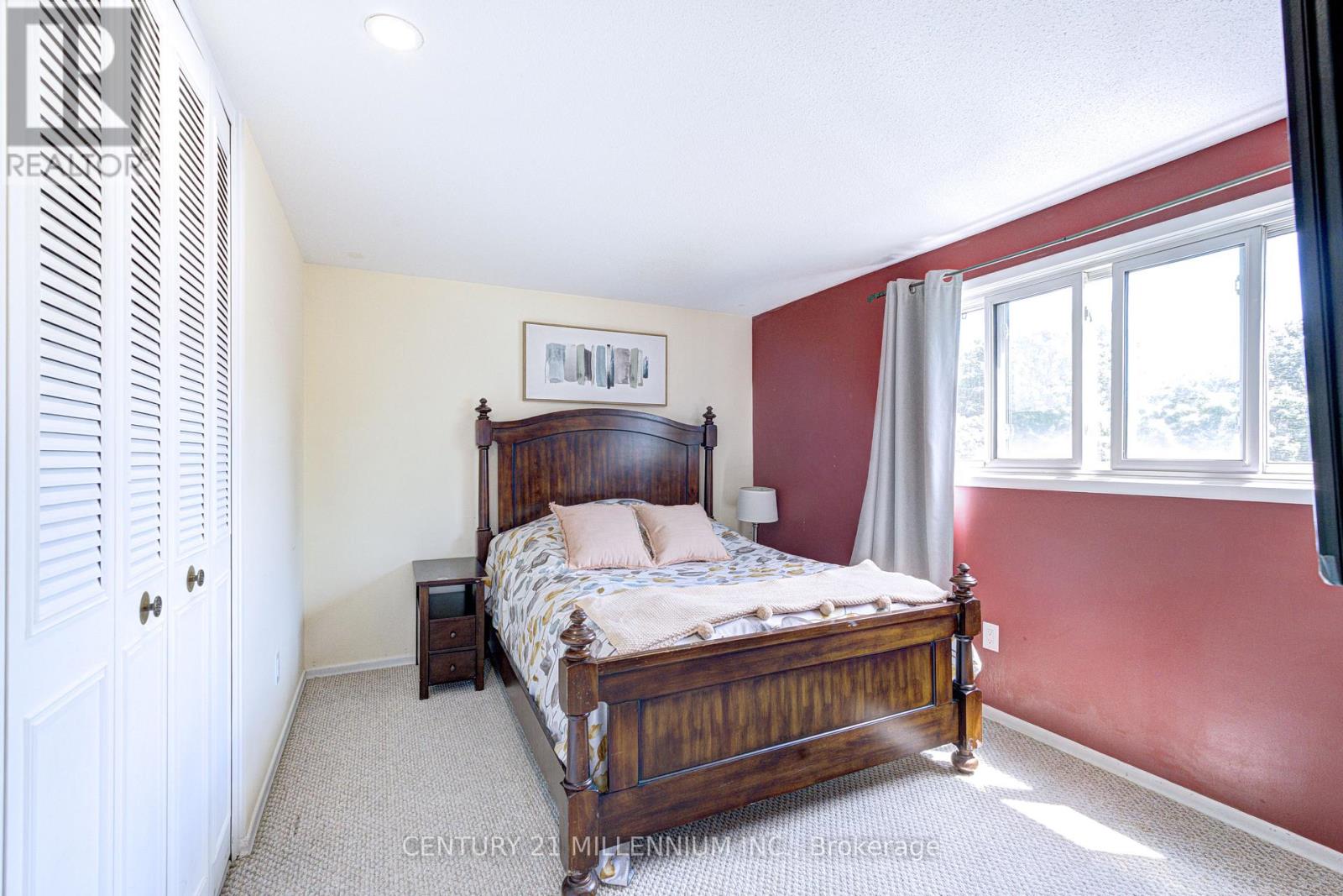 59 LEWIS CRESCENT - 24