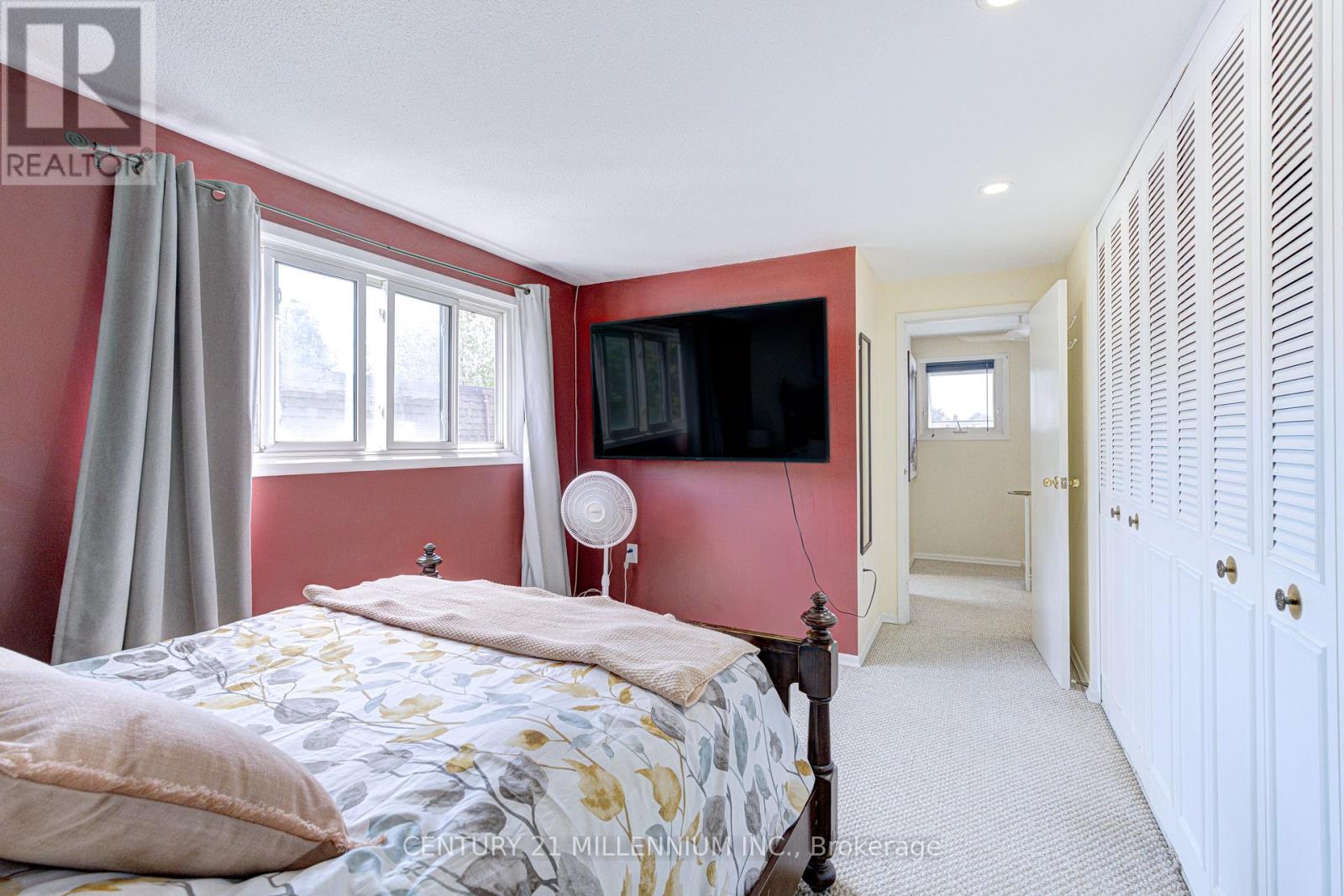 59 LEWIS CRESCENT - 25
