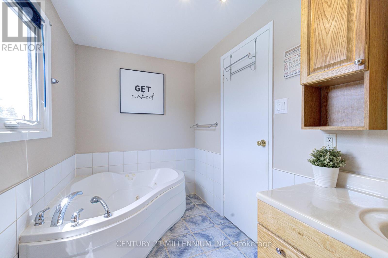 59 LEWIS CRESCENT - 31