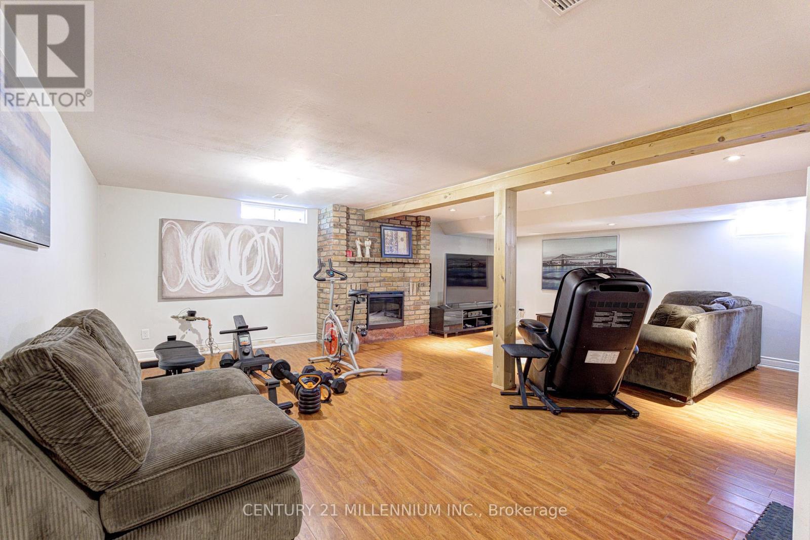 59 LEWIS CRESCENT - 32