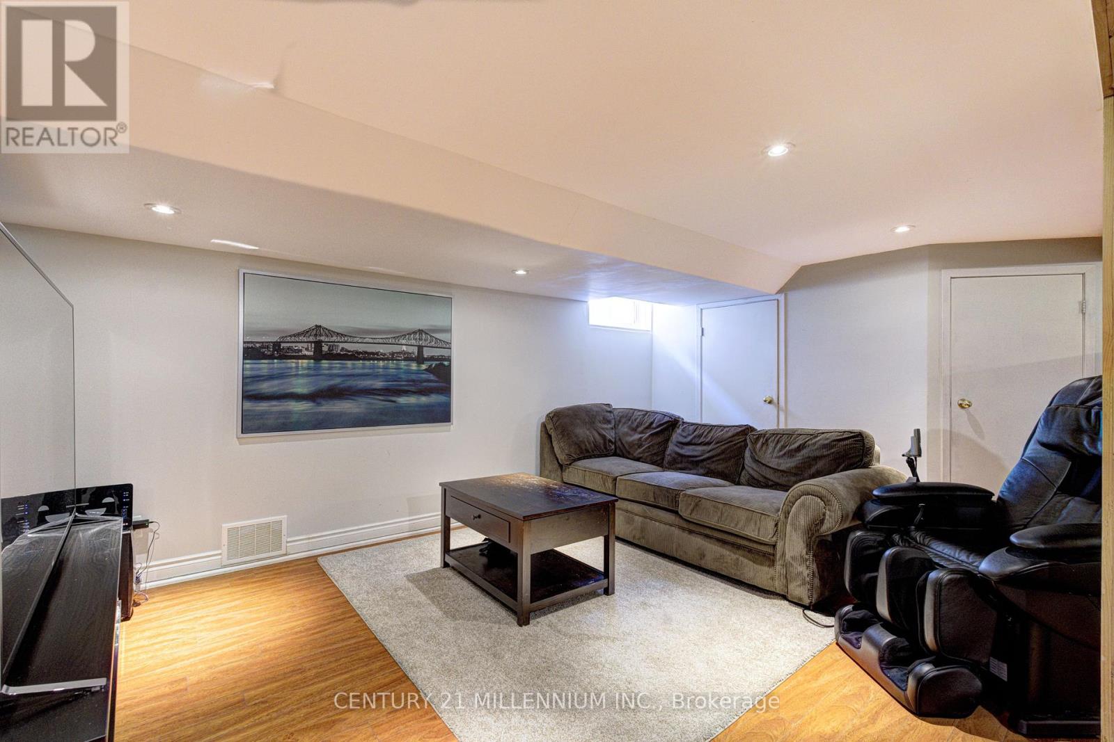 59 LEWIS CRESCENT - 34