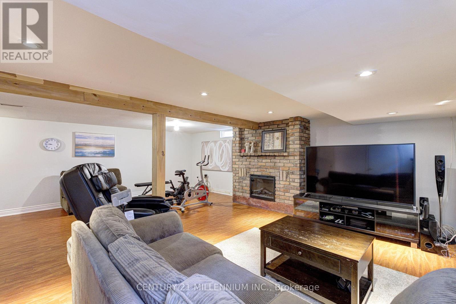 59 LEWIS CRESCENT - 36