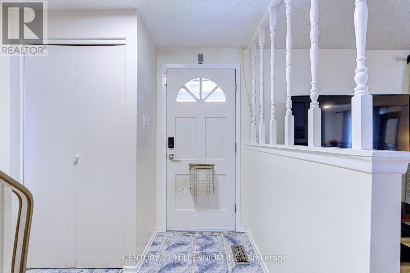 59 LEWIS CRESCENT - 4