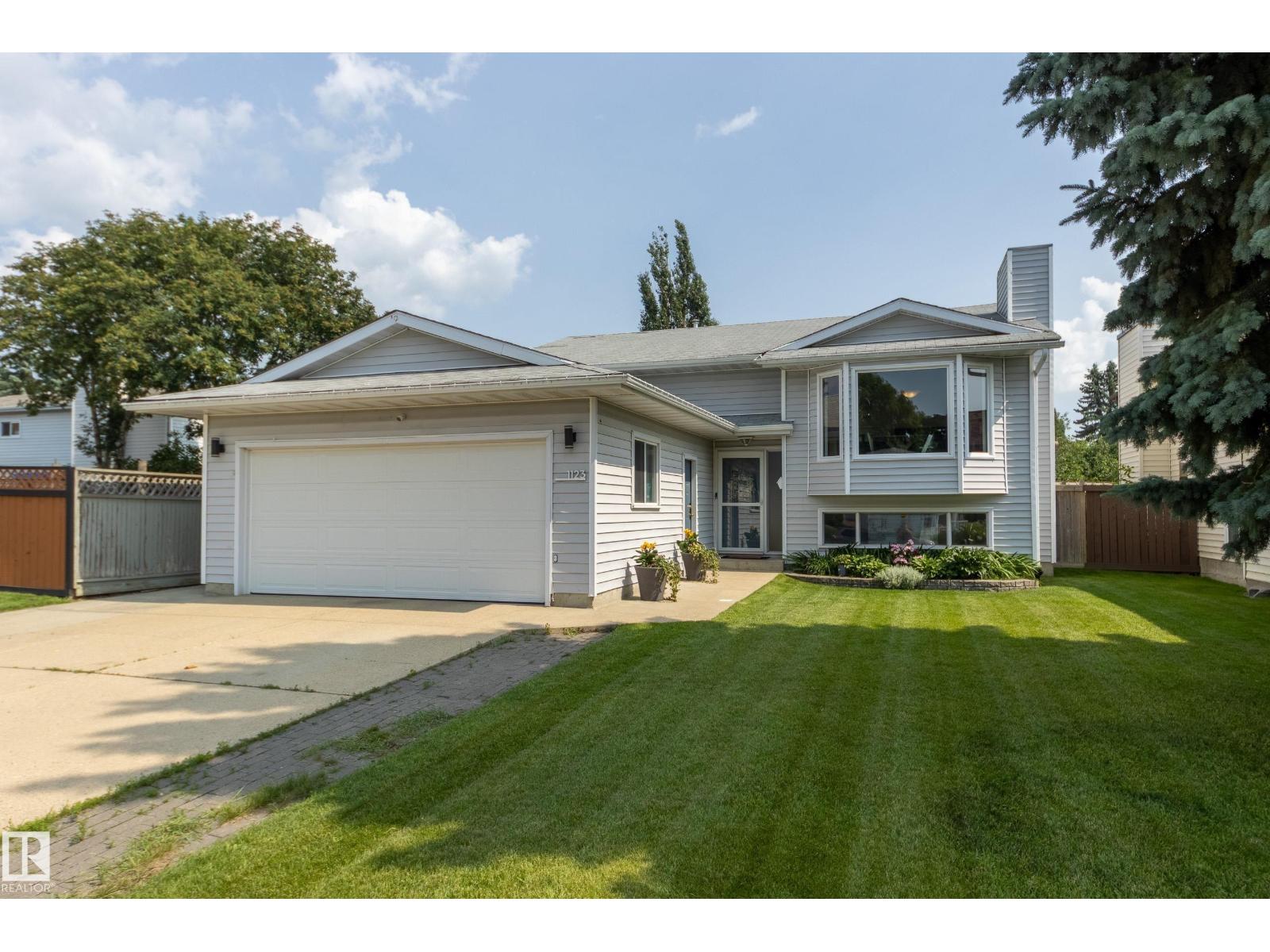 1123 48 ST NW, Crawford Plains, Edmonton photo 1