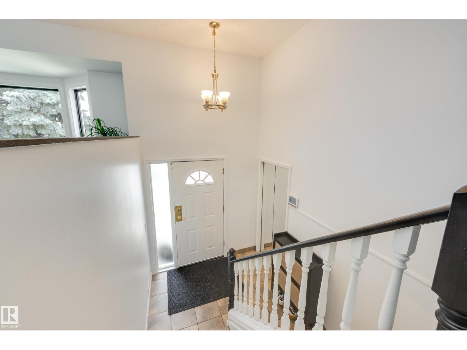 1123 48 ST NW, Crawford Plains, Edmonton photo 2