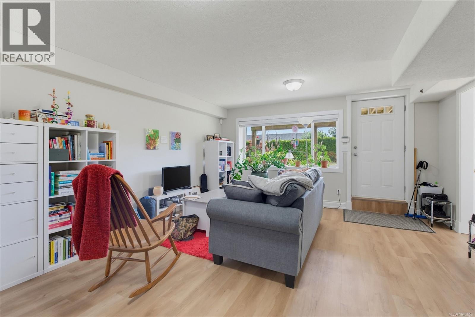 8067 York Ave - 36