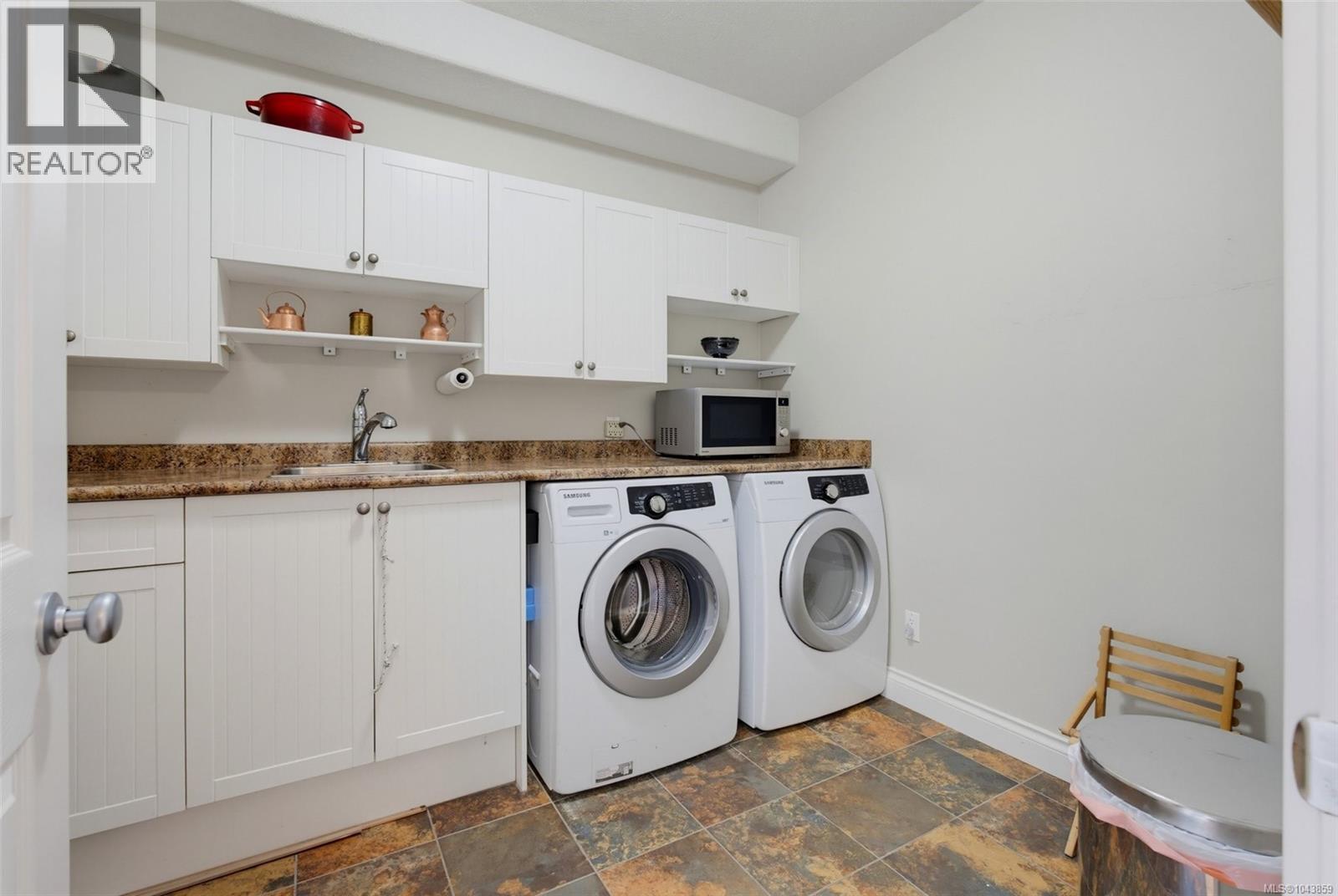 8067 York Ave - 22