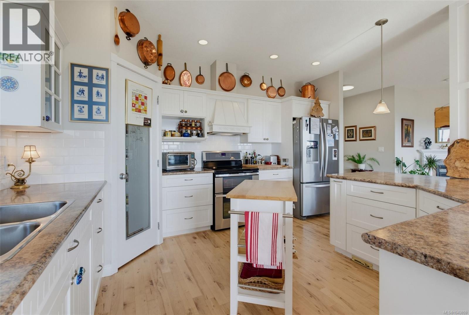 8067 York Ave - 12