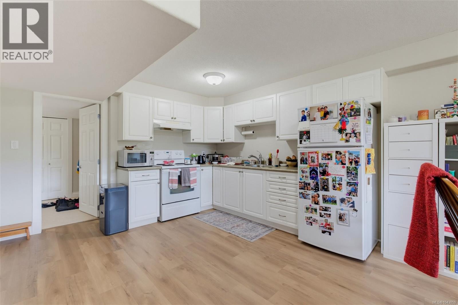 8067 York Ave - 35