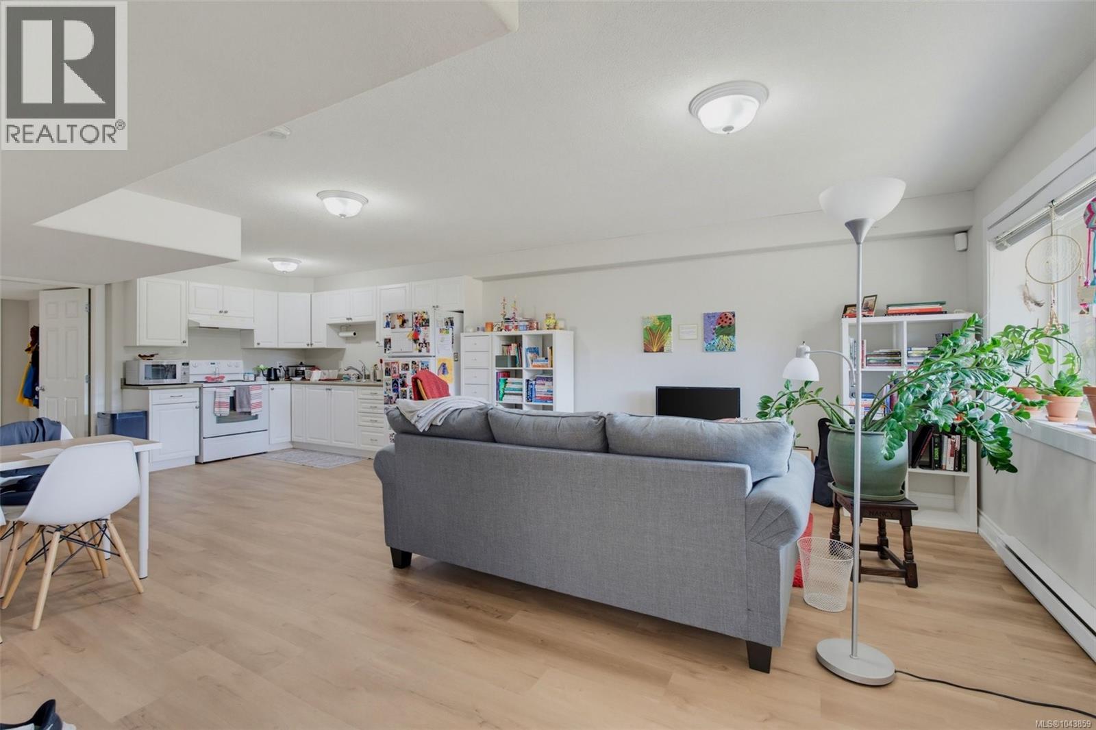 8067 York Ave - 34