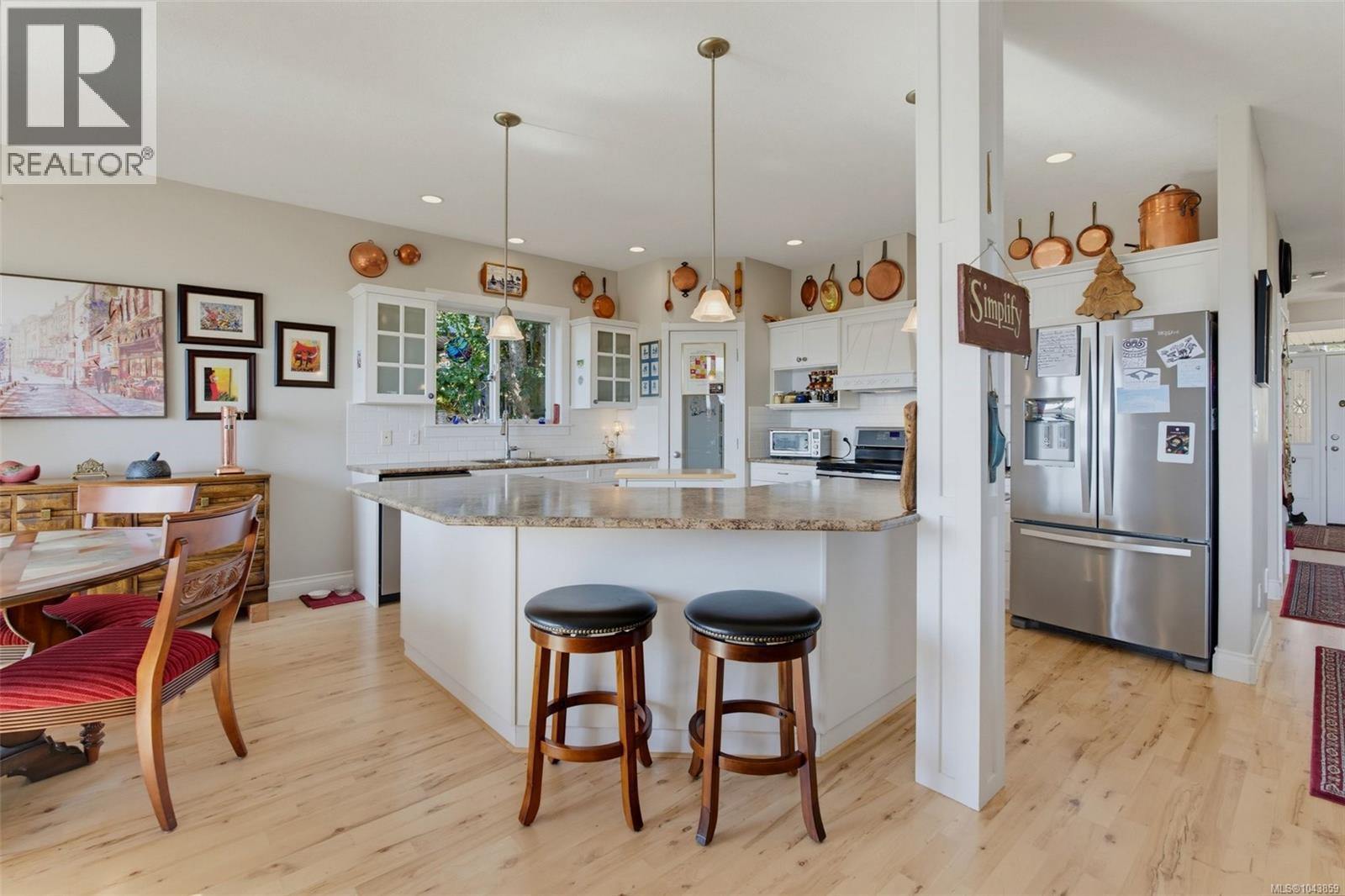 8067 York Ave - 11