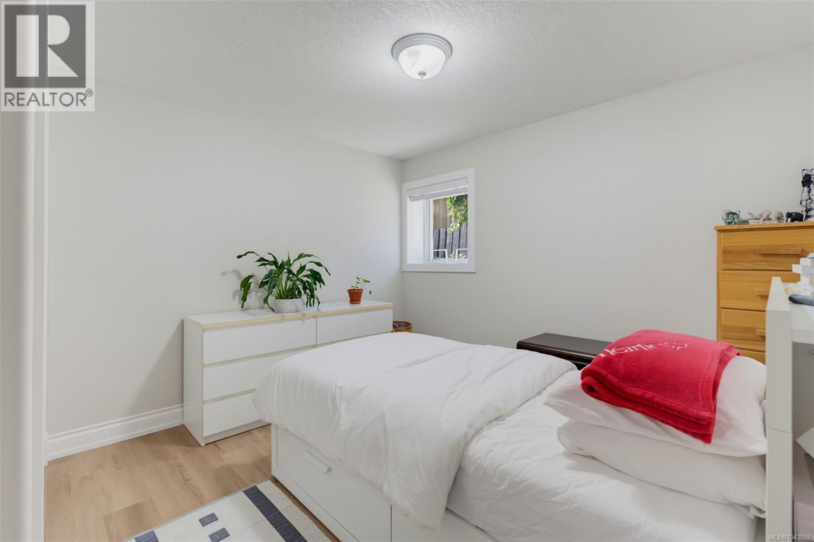 8067 York Ave - 37