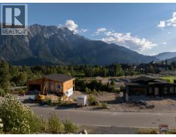 7634 Seven O'clock Drive, Pemberton, BC V0N2L3 Photo 10