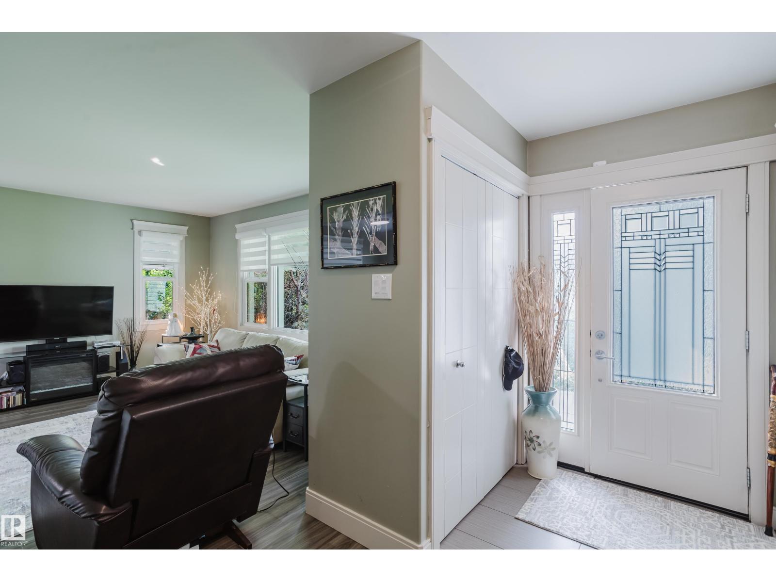 14814 104 AV NW, Grovenor, Edmonton photo 2
