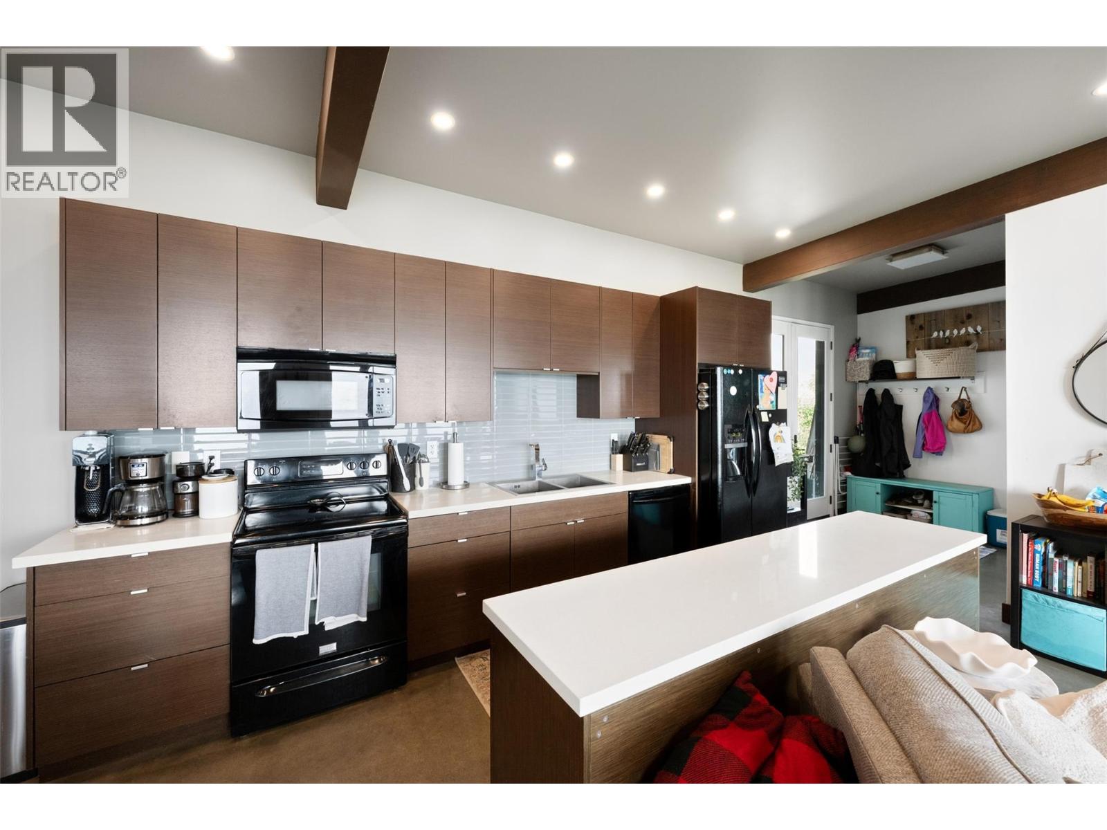 111 Hyslop Drive - 27