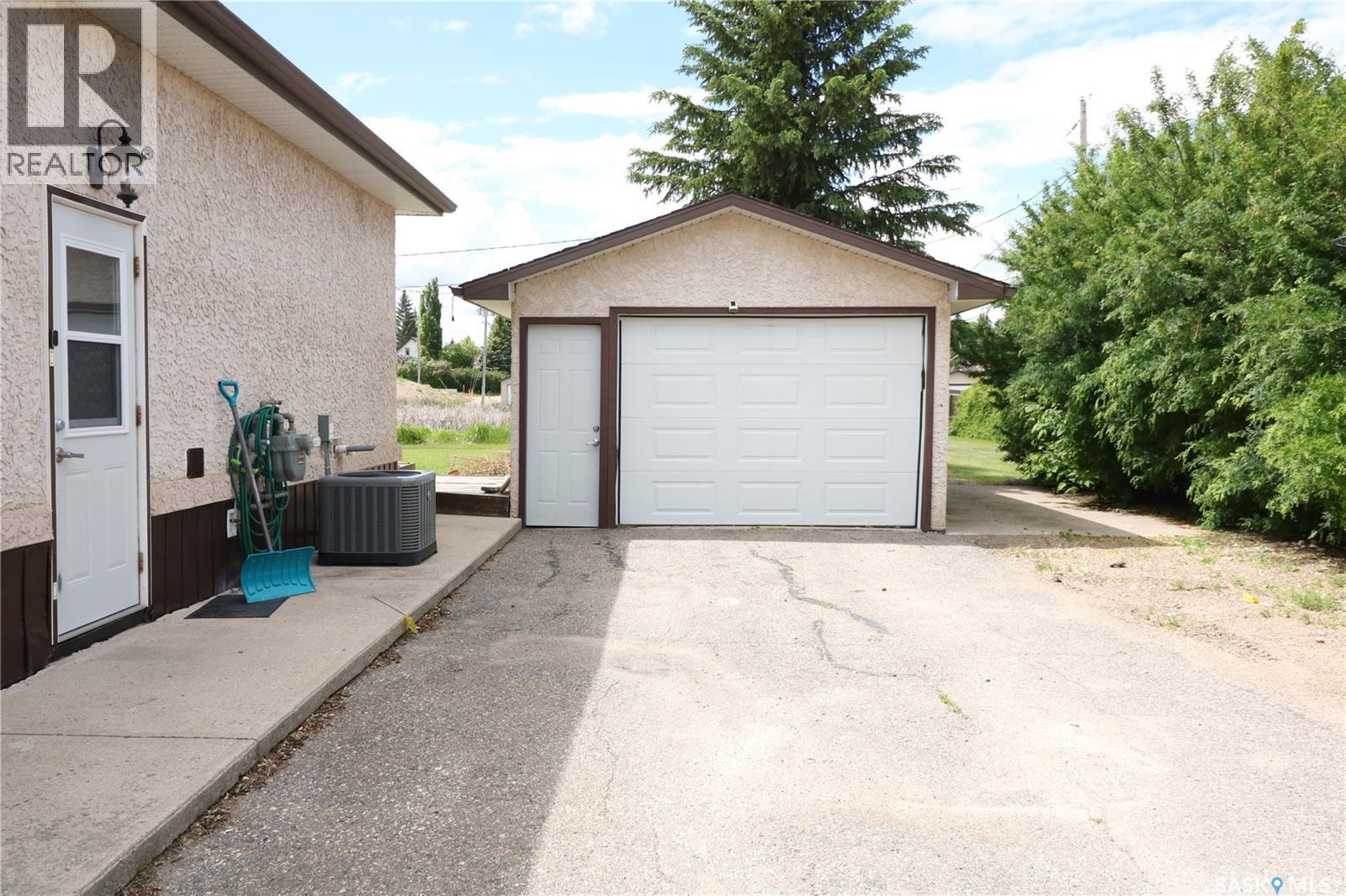 111 Henderson STREET - Image 35