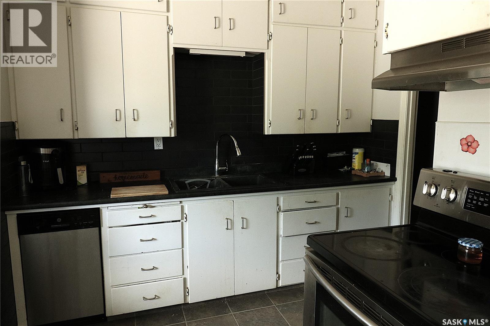 111 Henderson STREET - Image 5