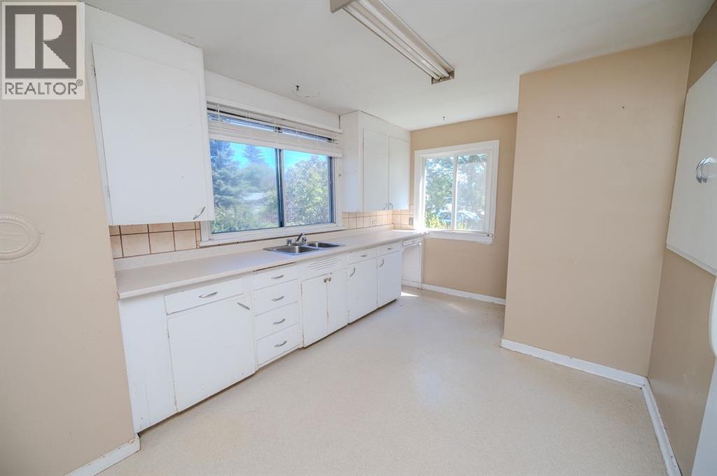 4241 41 Avenue - 4