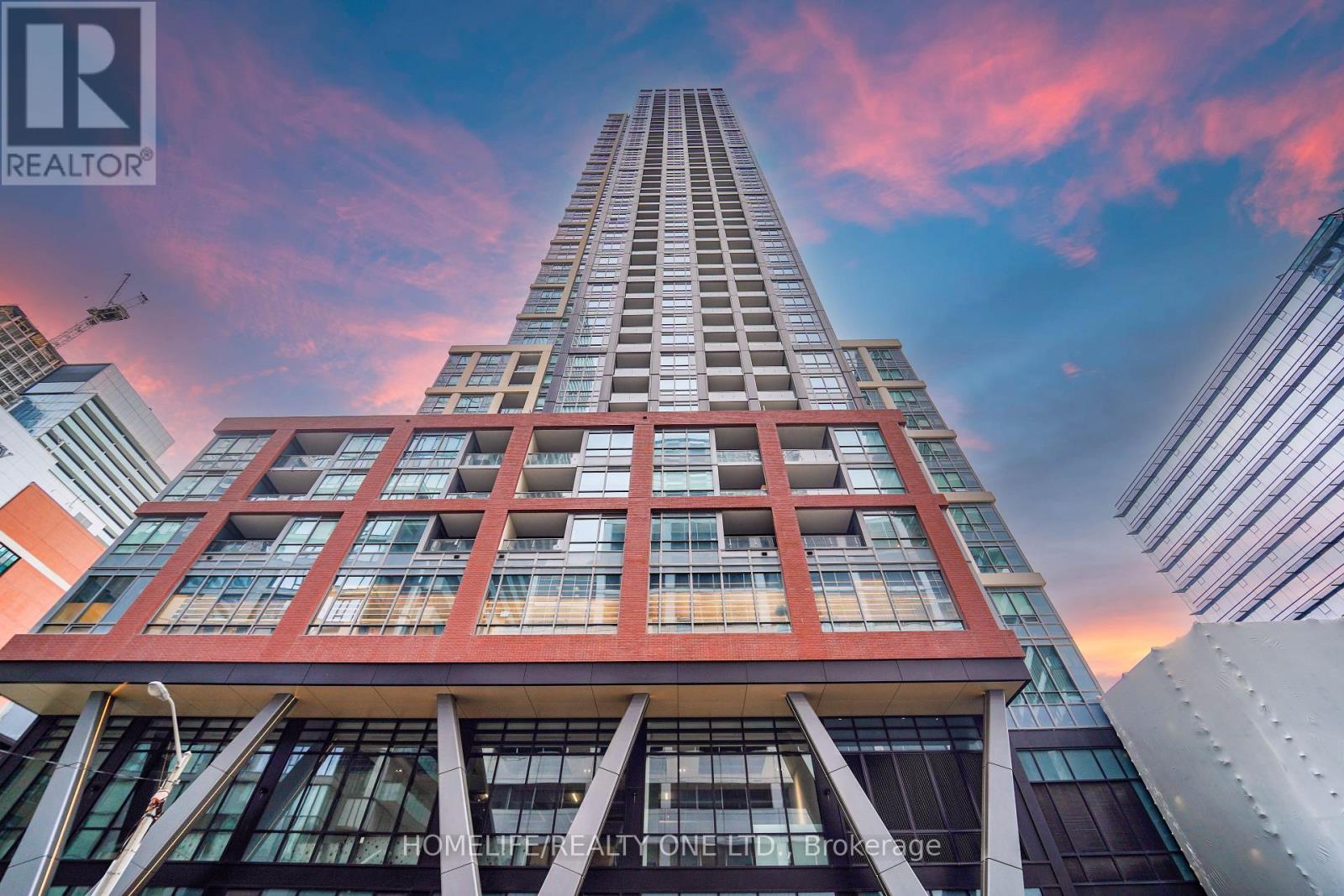 #4803 108 PETER STREET - 1