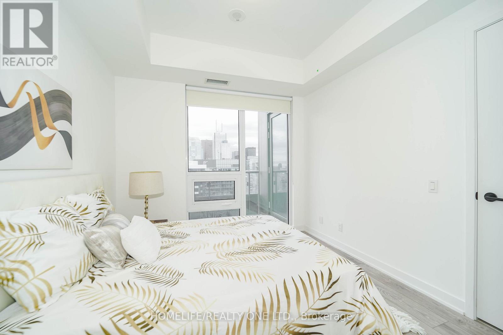 #4803 108 PETER STREET - 33