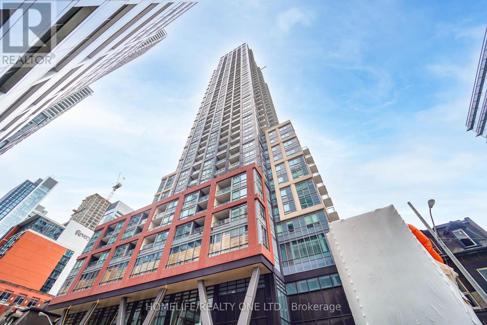 #4803 108 PETER STREET - 4