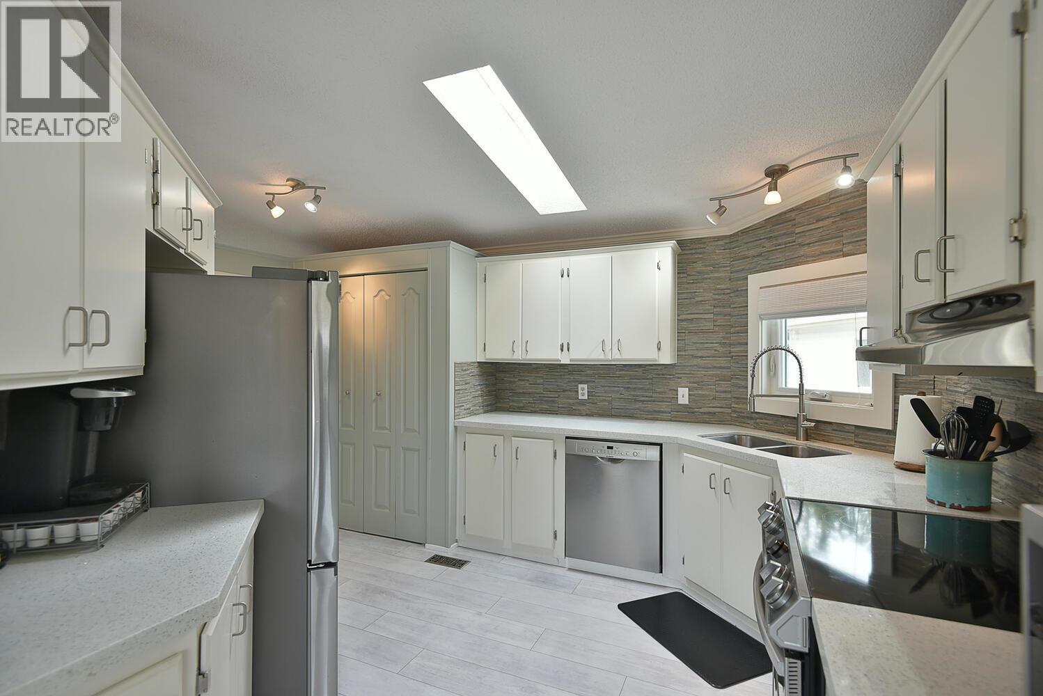 5987 HARBOUR WAY, Sechelt
