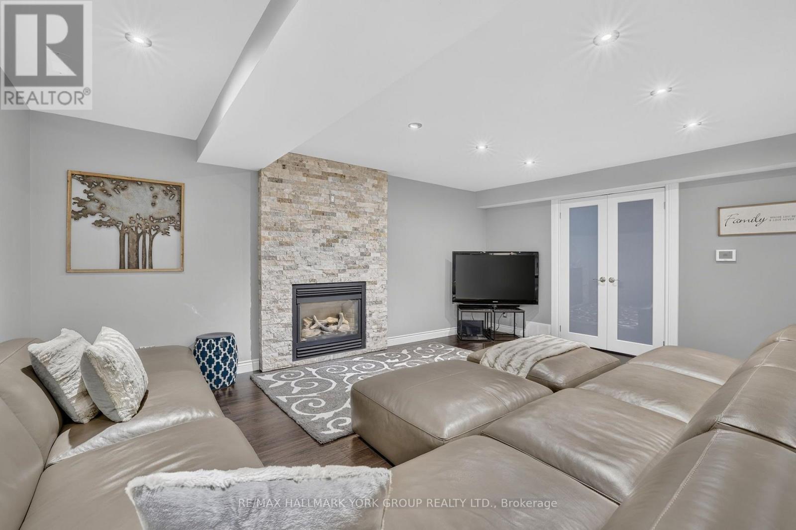 669 KINGSMERE AVENUE - 17