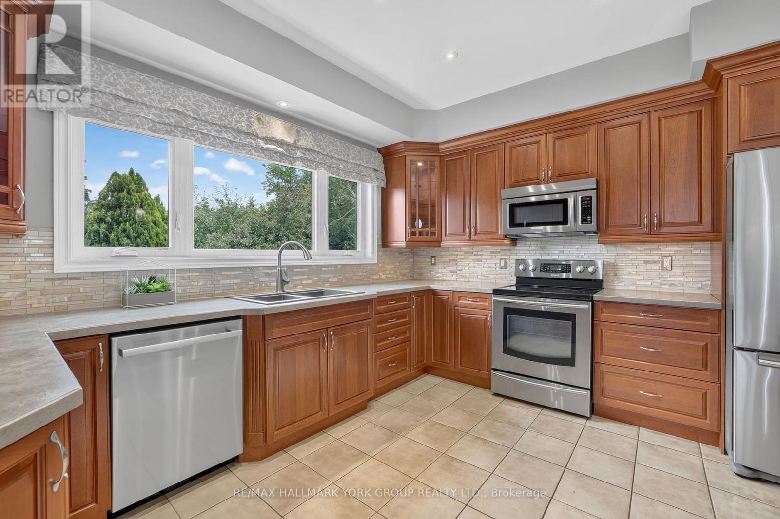 669 KINGSMERE AVENUE - 5