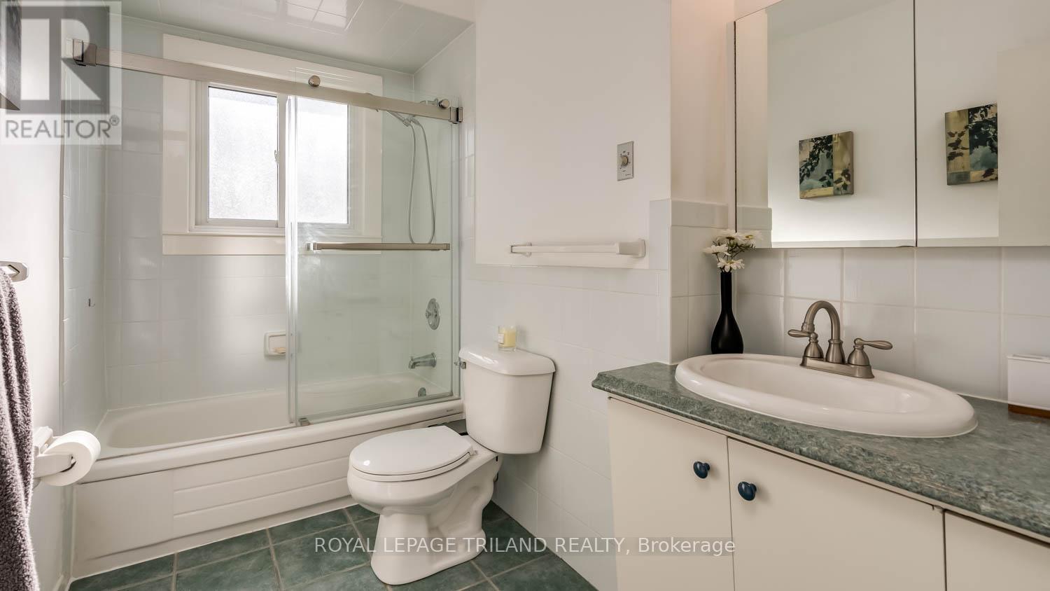 7 BRIARHILL PLACE - 14