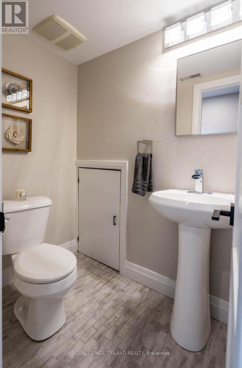 7 BRIARHILL PLACE - 20