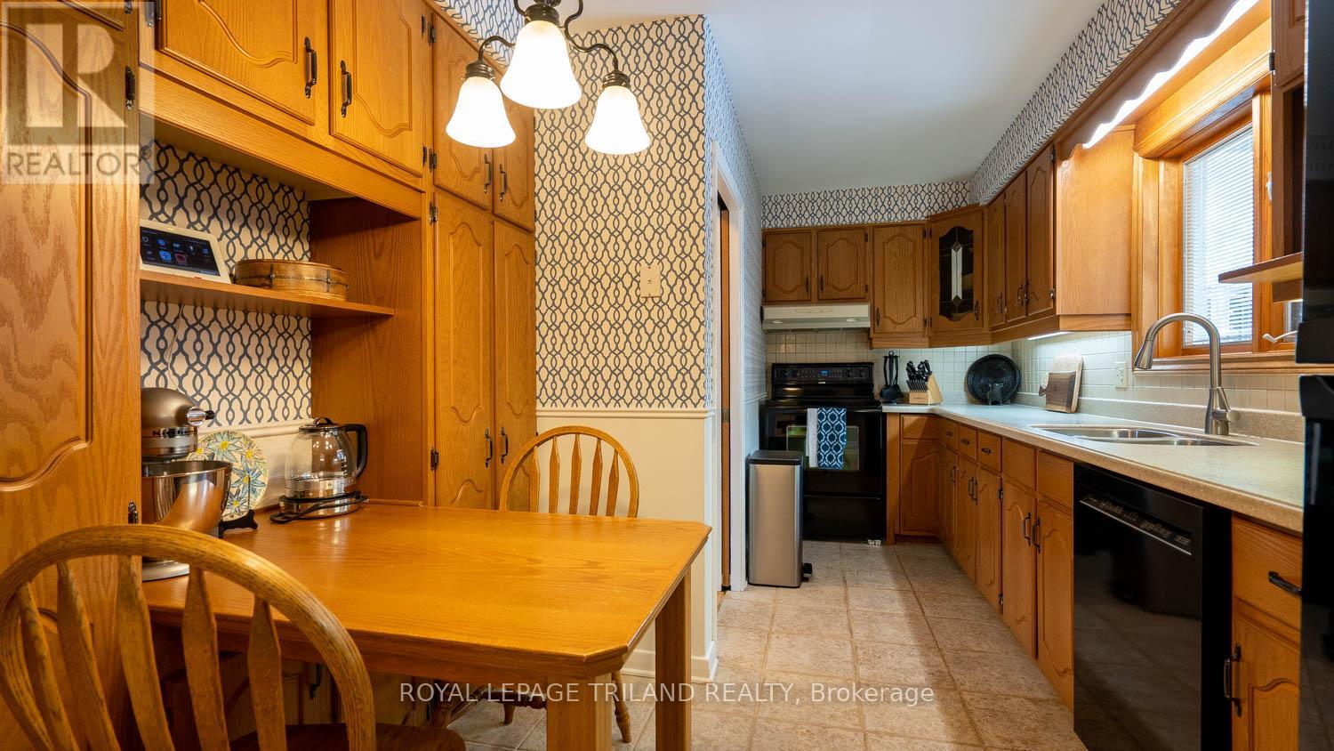 7 BRIARHILL PLACE - 10