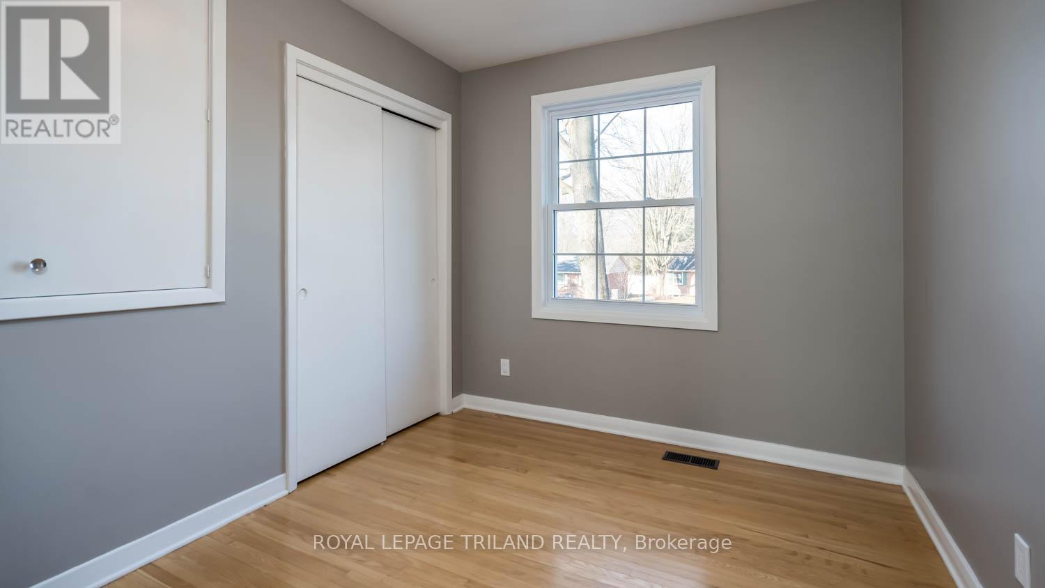7 BRIARHILL PLACE - 12