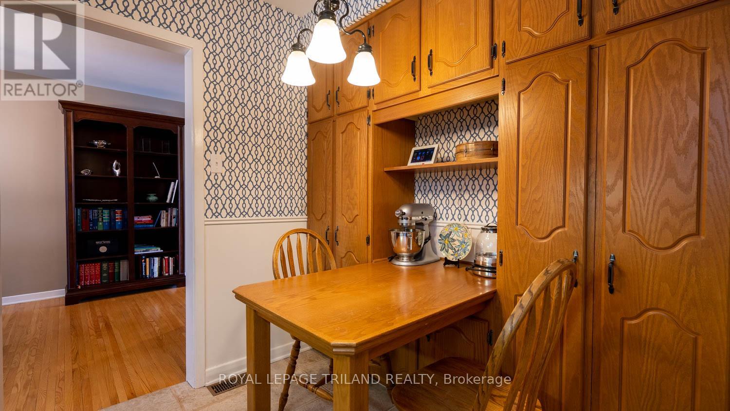 7 BRIARHILL PLACE - 9