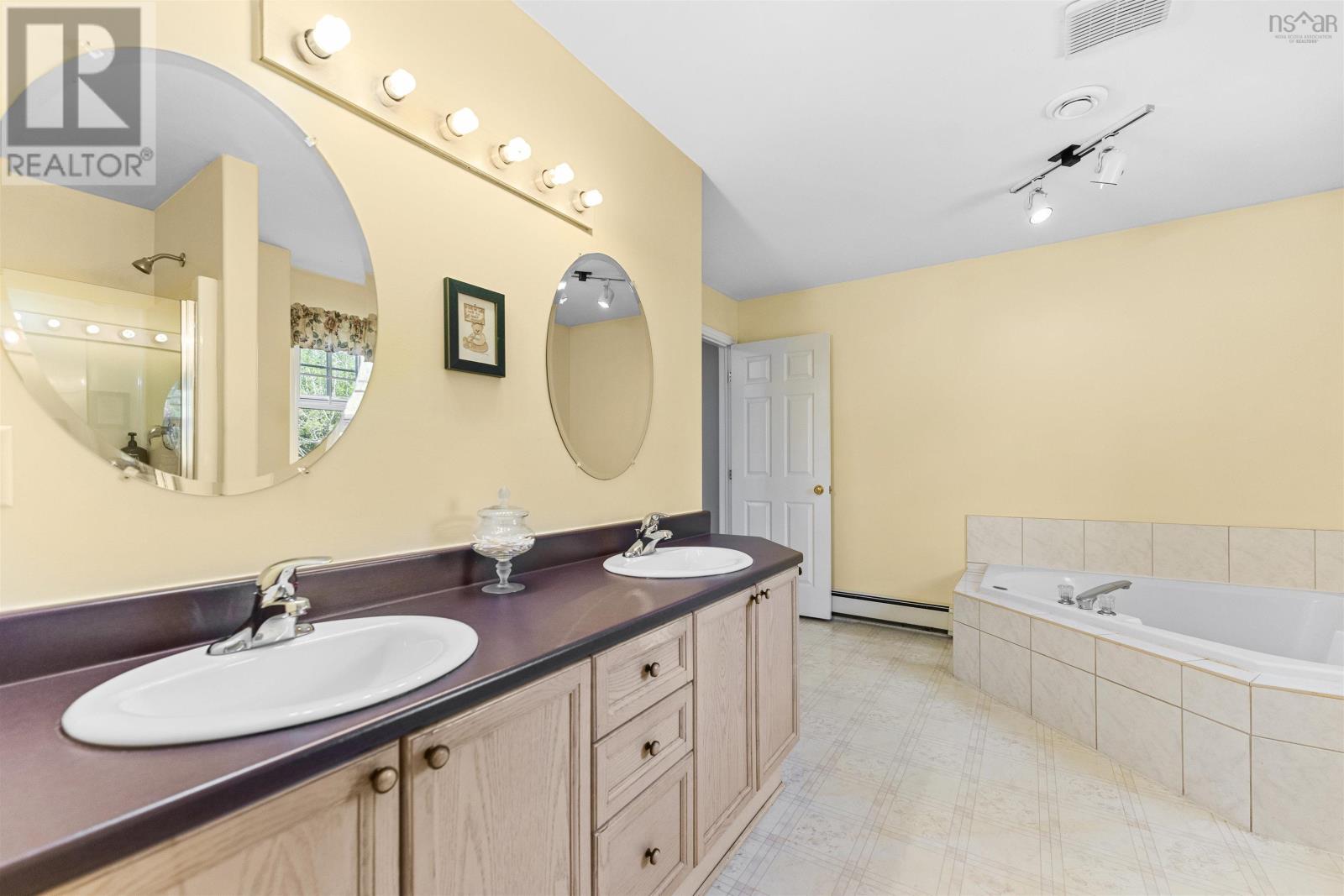 111 St George Boulevard - 34