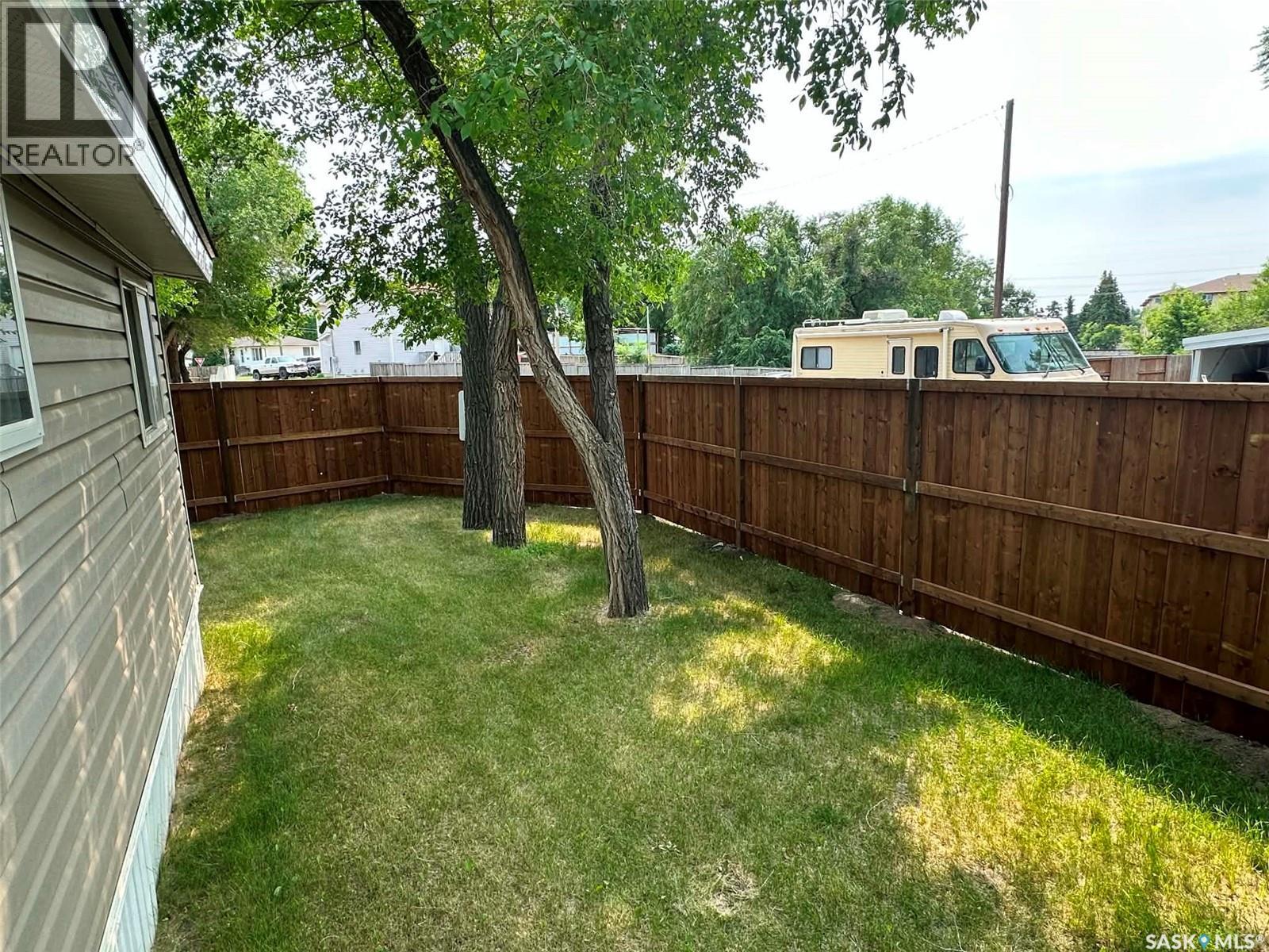 300 1524 Rayner AVENUE — photo 3