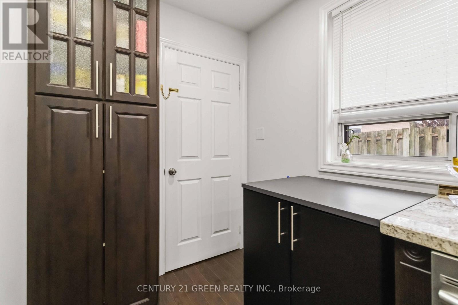 74 DAVENPORT CRESCENT - 17
