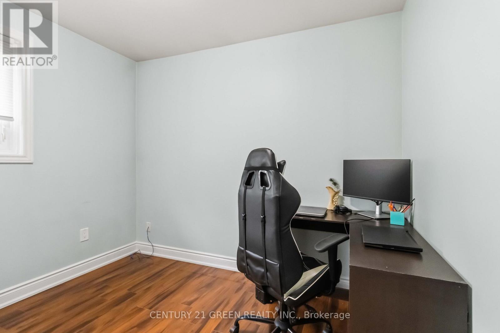 74 DAVENPORT CRESCENT - 38