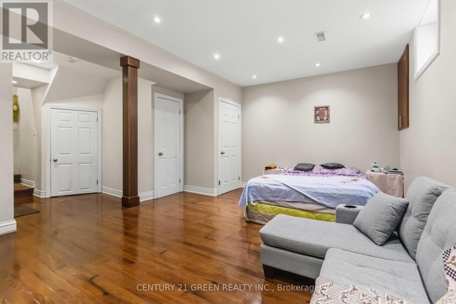 74 DAVENPORT CRESCENT - 39