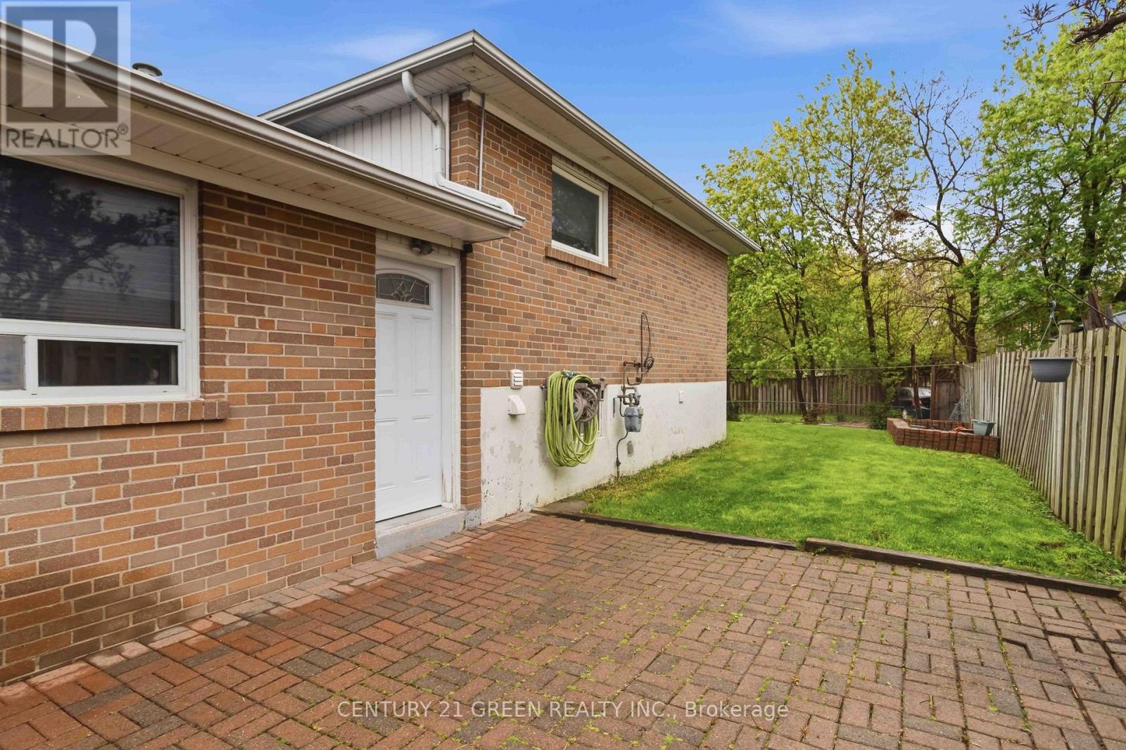 74 DAVENPORT CRESCENT - 41