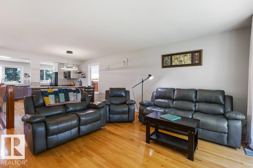 22 BURNHAM AV - Image 11