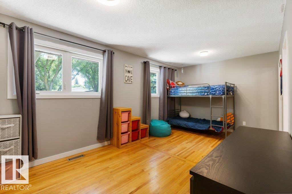 22 BURNHAM AV - Image 22