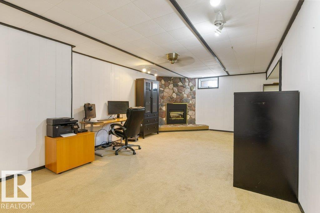 22 BURNHAM AV - Image 34
