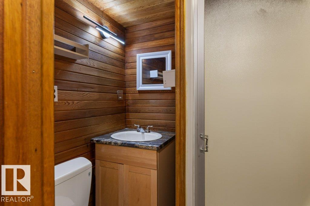 22 BURNHAM AV - Image 36